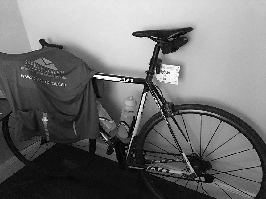ExpoBike-Fahrrad-und-Trikot_bw